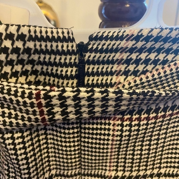 NWT PLUS SIZE KARL LAGERFELD BLACK & WHITE SKIRT SIZE 16 - Picture 6 of 6